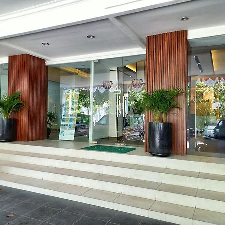 Andita Syariah Hotel スラバヤ エクステリア 写真