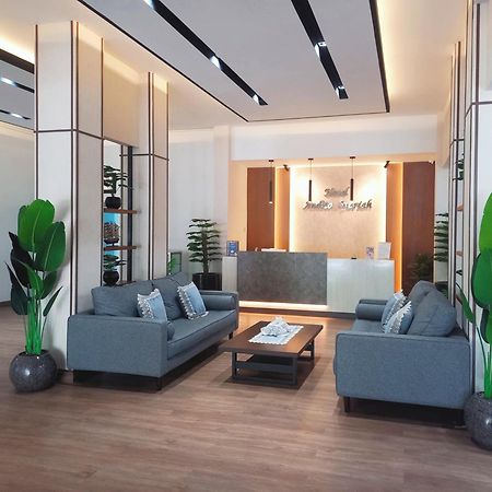 Andita Syariah Hotel スラバヤ エクステリア 写真