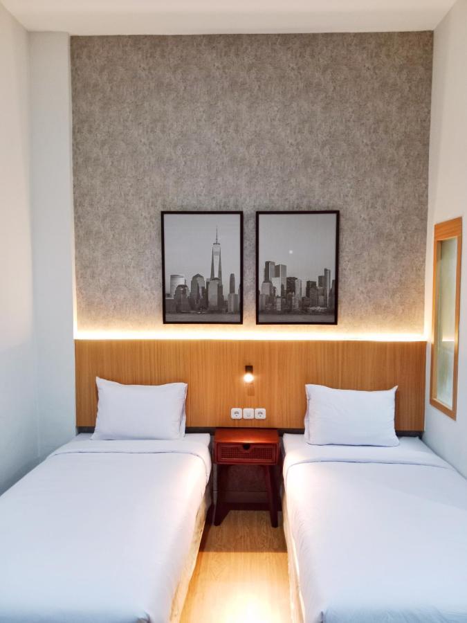 Andita Syariah Hotel スラバヤ エクステリア 写真