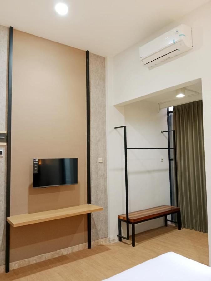 Andita Syariah Hotel スラバヤ エクステリア 写真