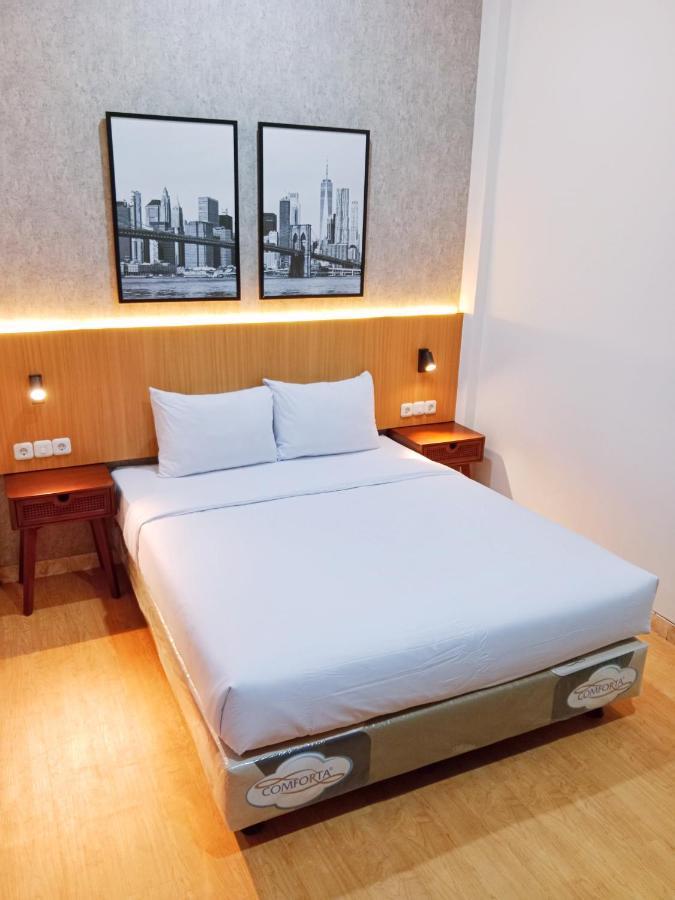 Andita Syariah Hotel スラバヤ エクステリア 写真