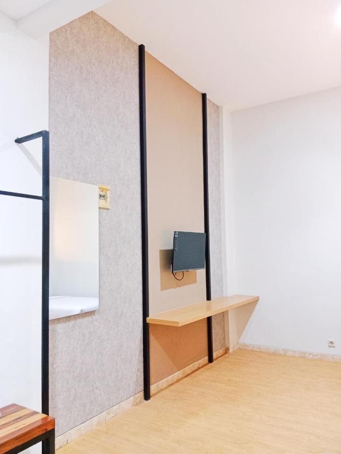 Andita Syariah Hotel スラバヤ エクステリア 写真