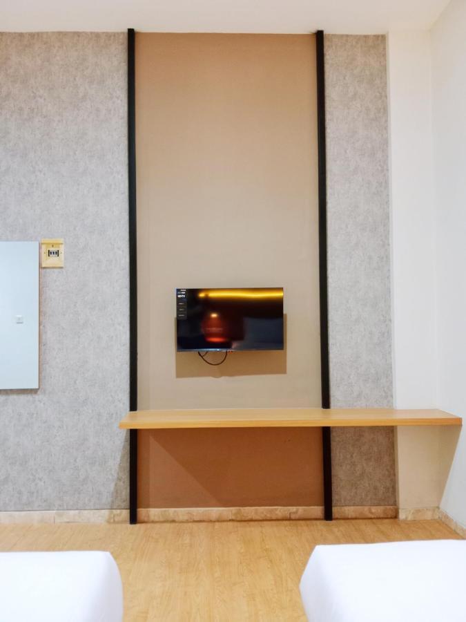 Andita Syariah Hotel スラバヤ エクステリア 写真