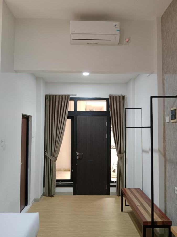 Andita Syariah Hotel スラバヤ エクステリア 写真