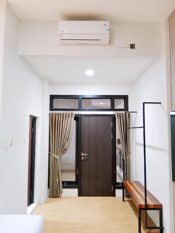 Andita Syariah Hotel スラバヤ エクステリア 写真