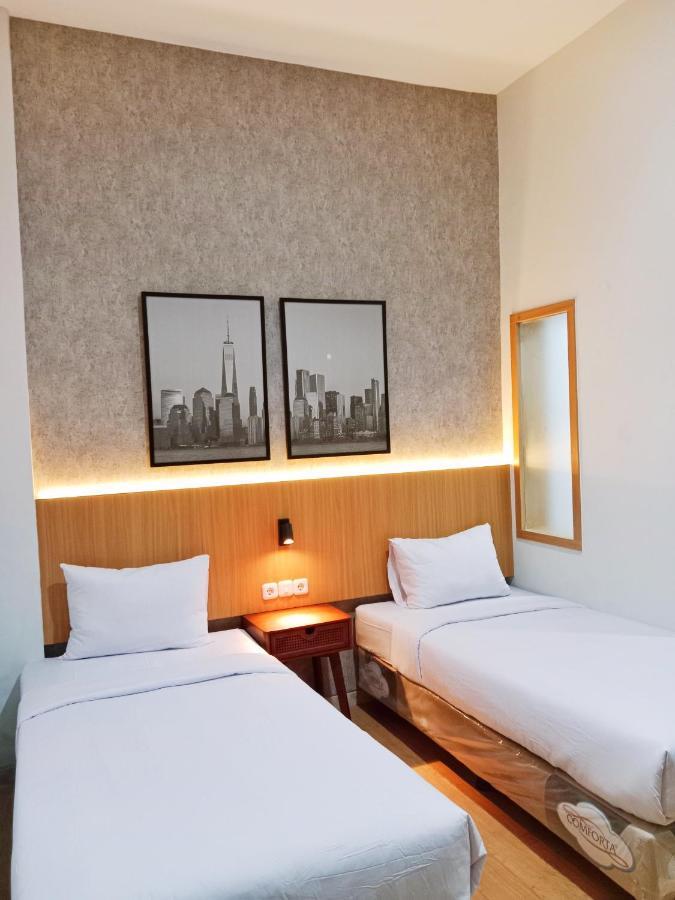 Andita Syariah Hotel スラバヤ エクステリア 写真