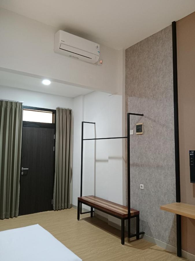 Andita Syariah Hotel スラバヤ エクステリア 写真
