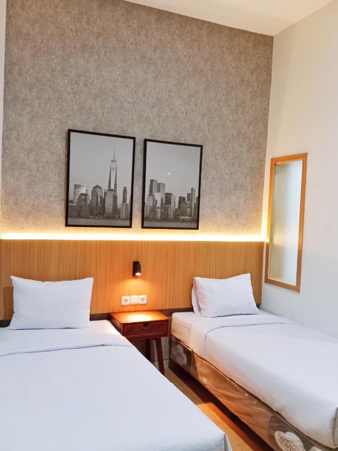 Andita Syariah Hotel スラバヤ エクステリア 写真