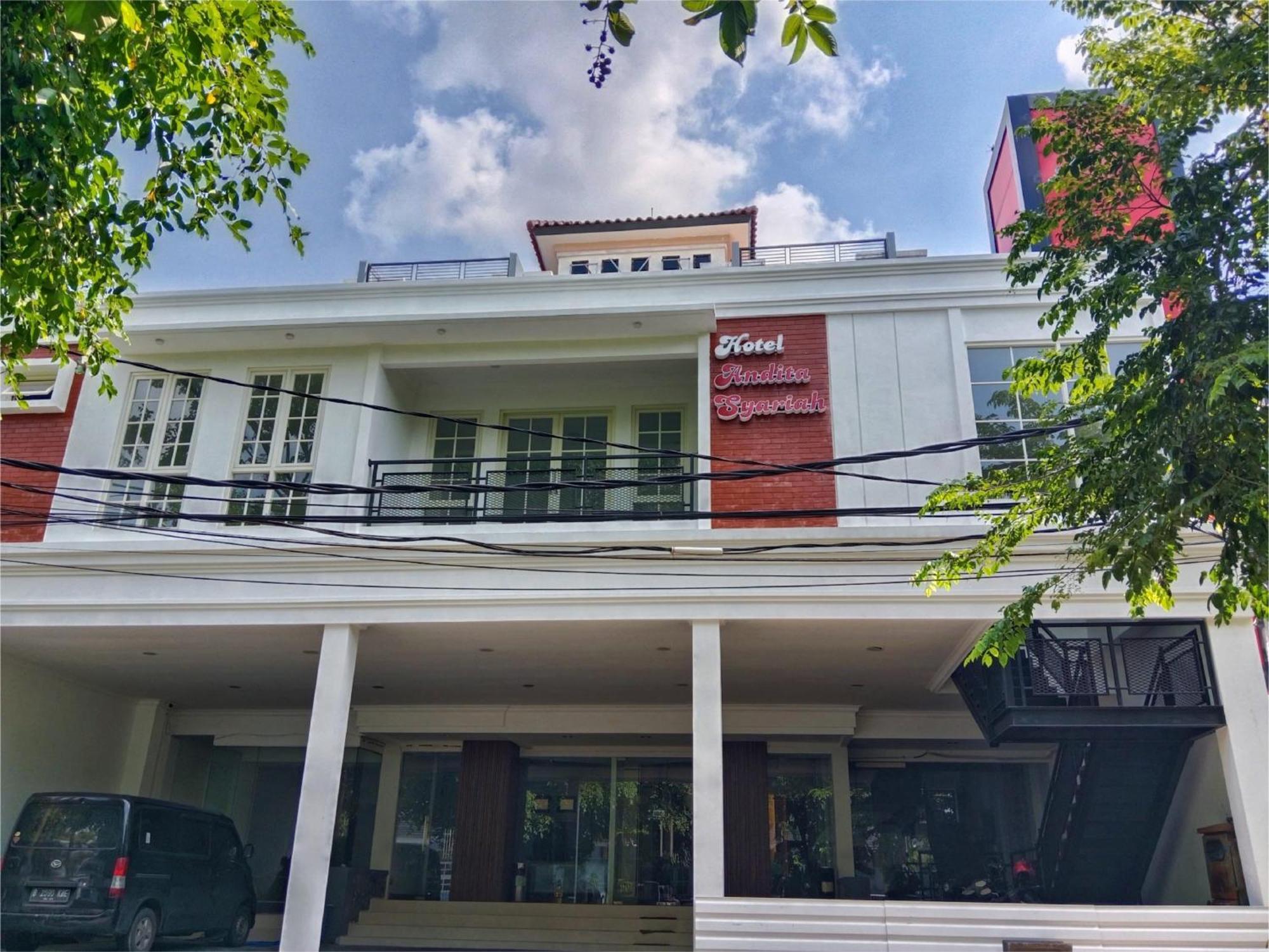 Andita Syariah Hotel スラバヤ エクステリア 写真