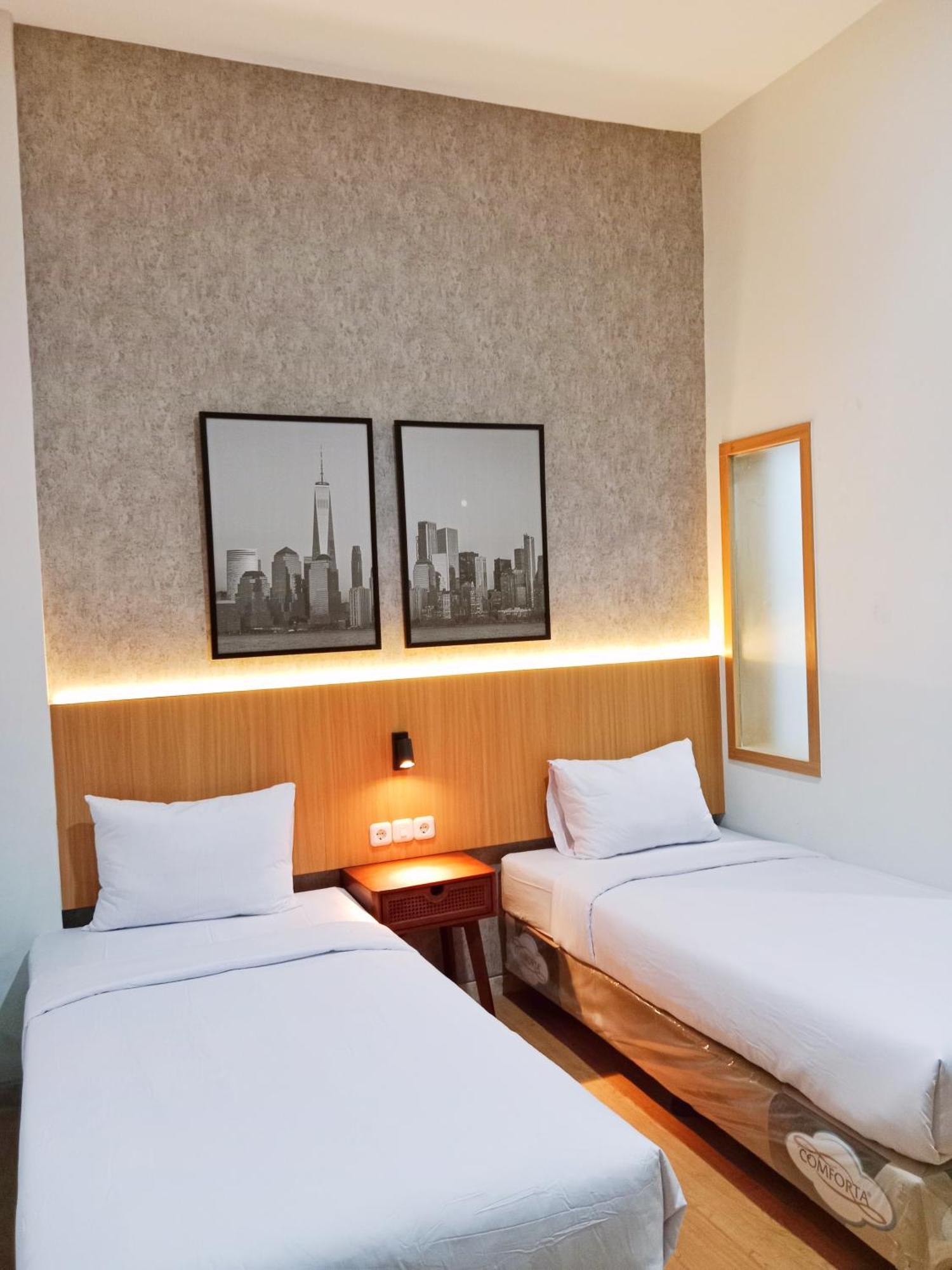 Andita Syariah Hotel スラバヤ エクステリア 写真
