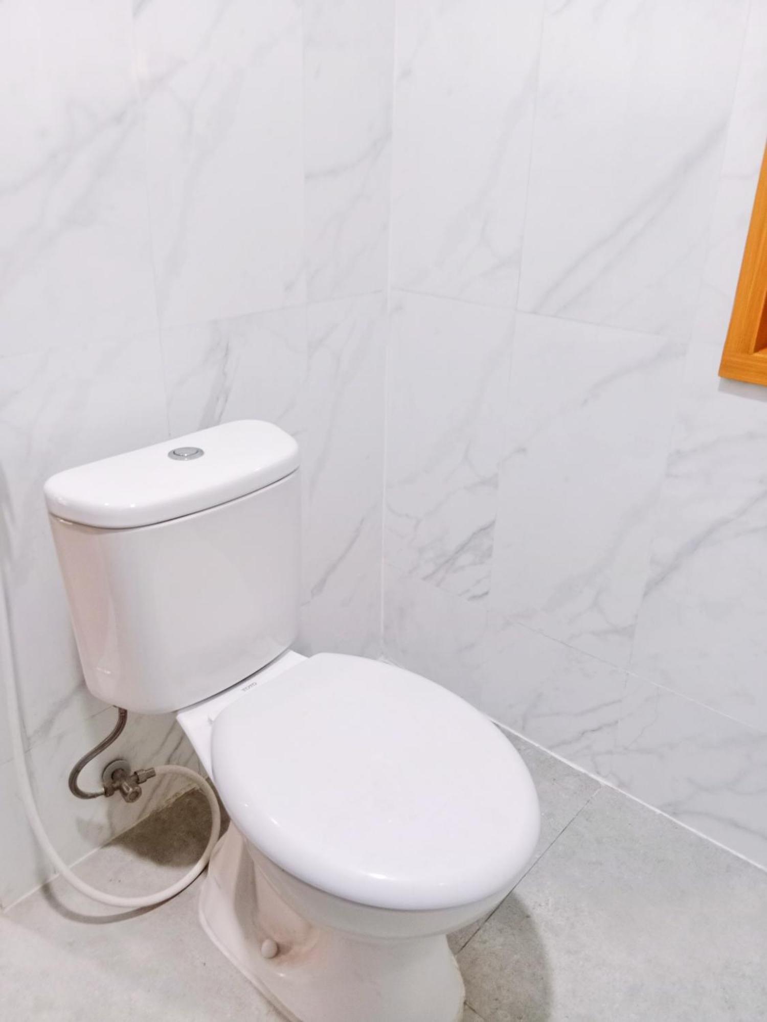 Andita Syariah Hotel スラバヤ エクステリア 写真