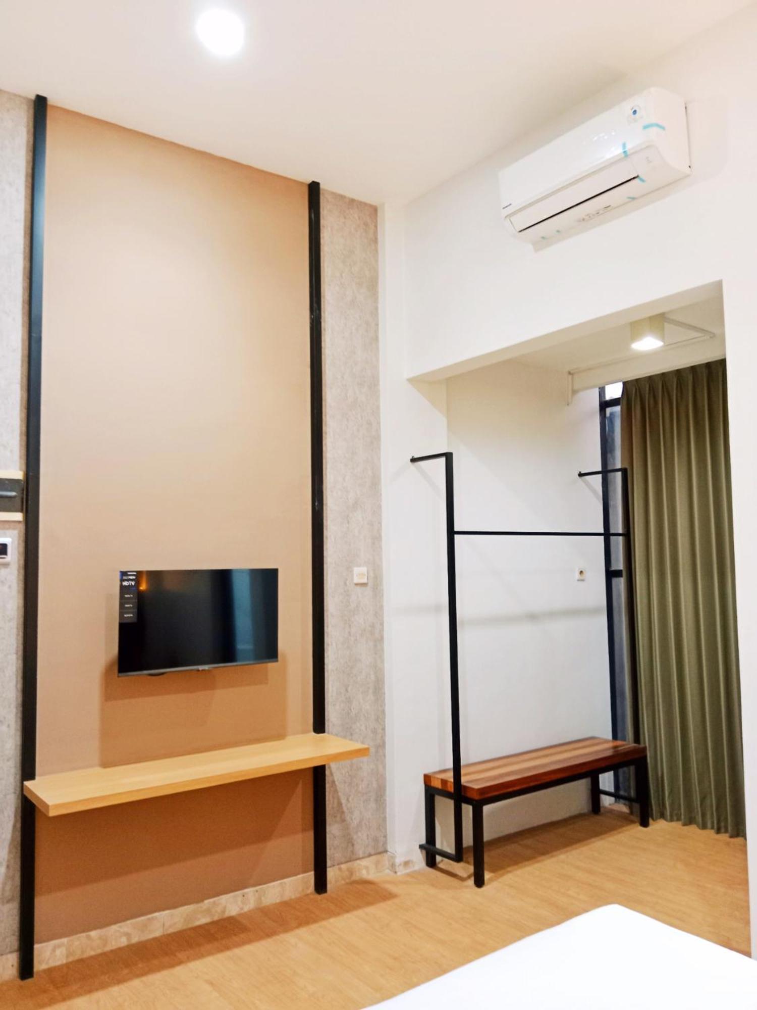 Andita Syariah Hotel スラバヤ エクステリア 写真