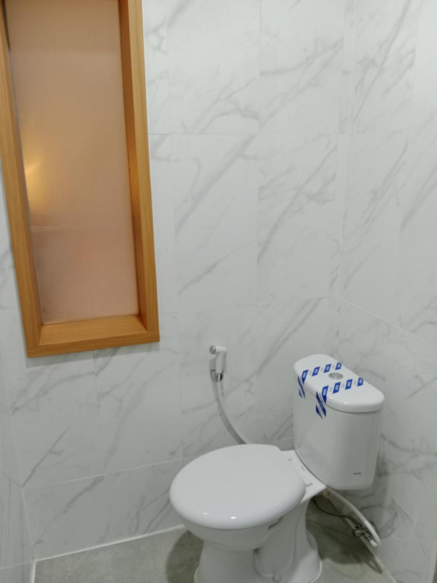Andita Syariah Hotel スラバヤ エクステリア 写真