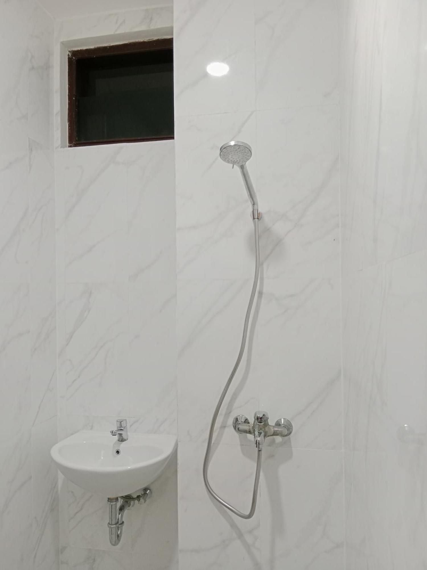 Andita Syariah Hotel スラバヤ エクステリア 写真