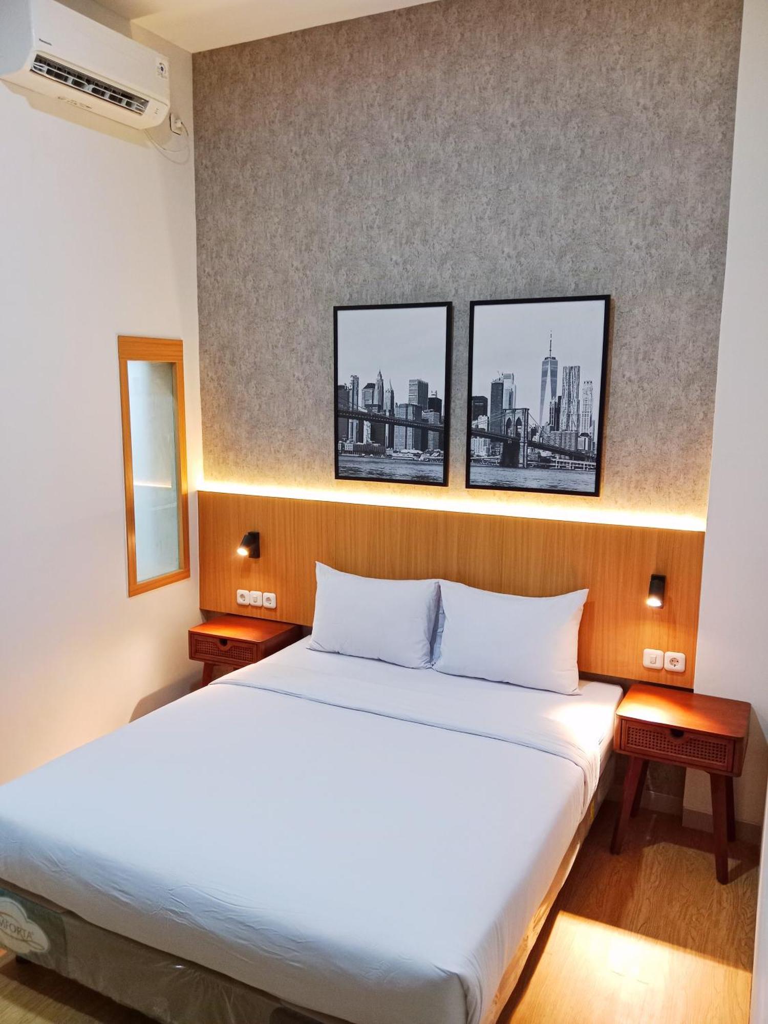 Andita Syariah Hotel スラバヤ エクステリア 写真