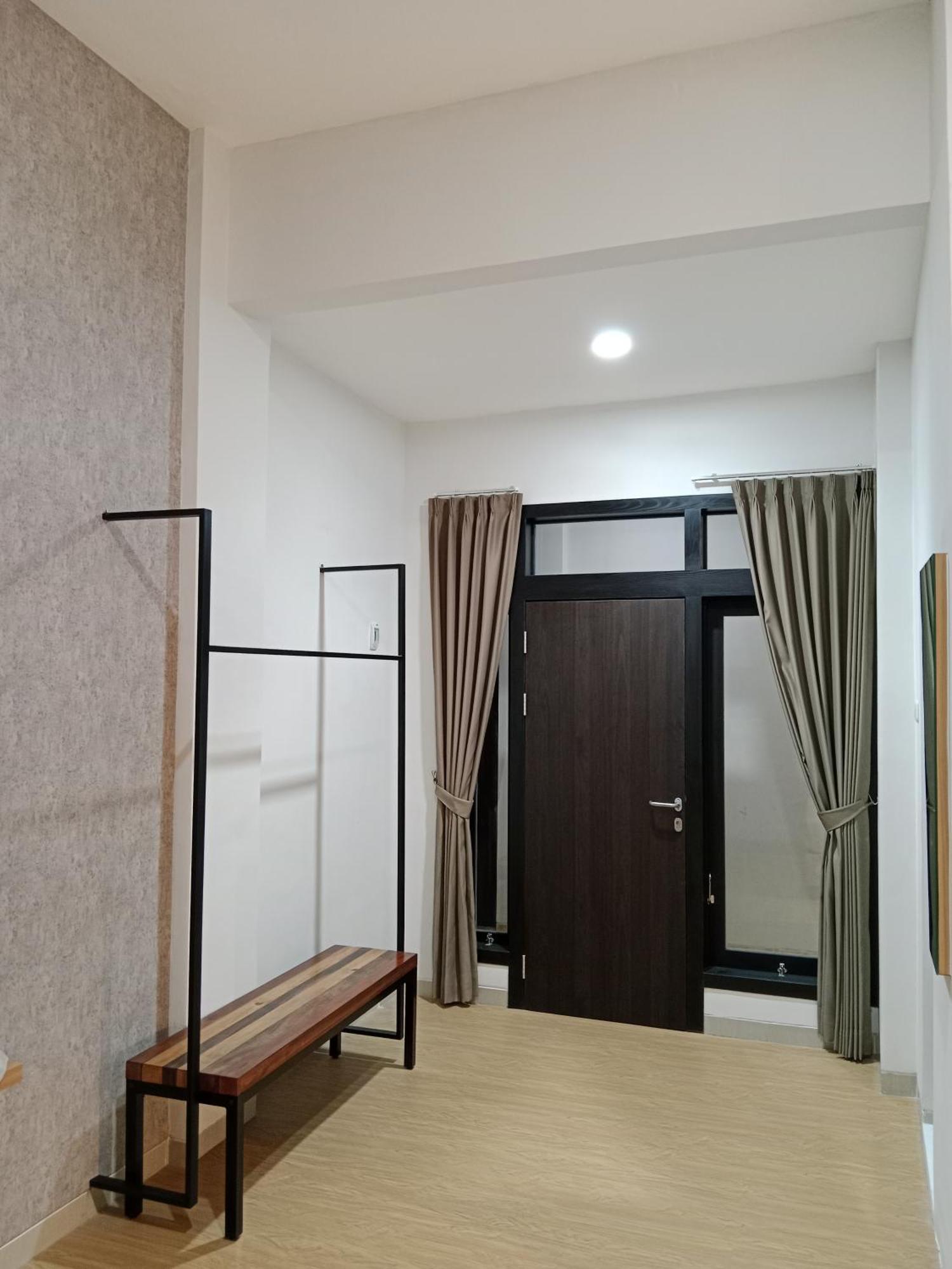 Andita Syariah Hotel スラバヤ エクステリア 写真